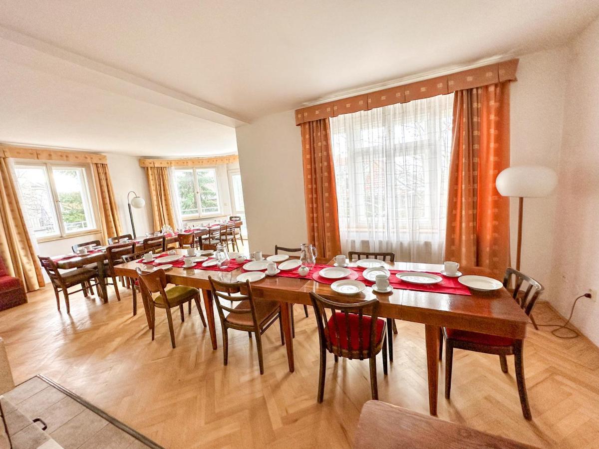 Villa Retro 700sqm Indoor-pool, Sauna, Bbq, Table Soccer Prag