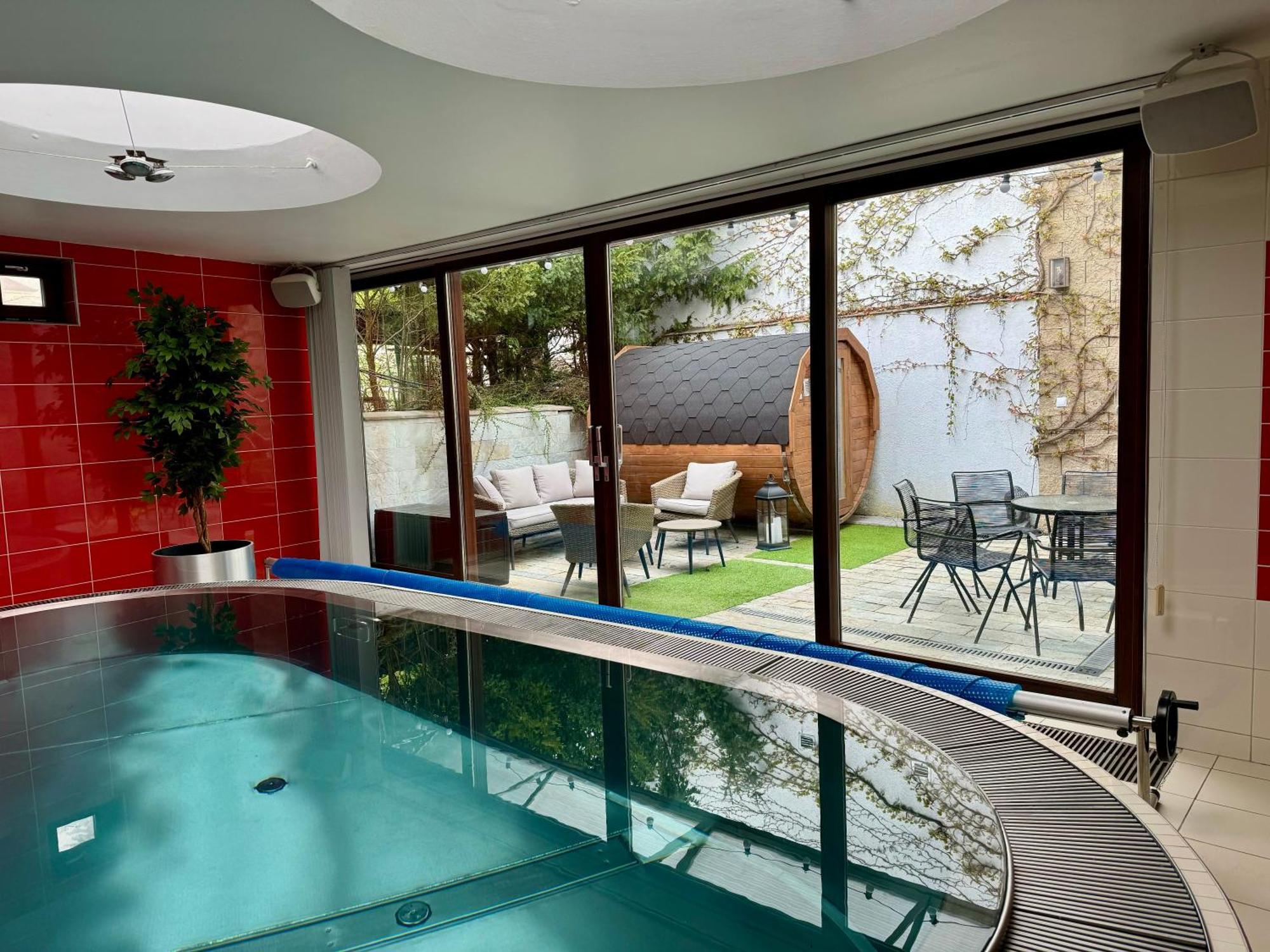 Villa Retro 700sqm Indoor-pool, Sauna, Bbq, Table Soccer Prag